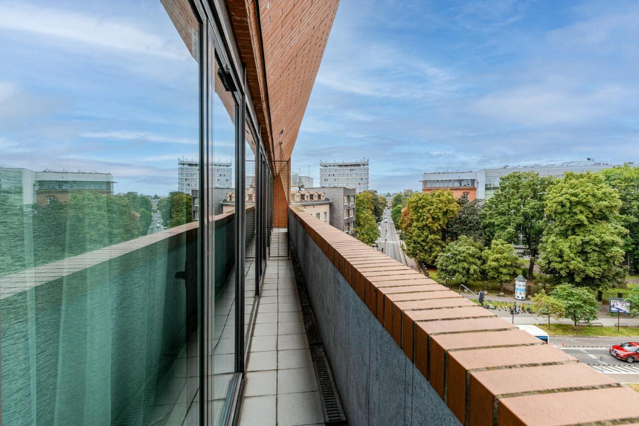Modern Apartments With Free Parking Spot Красков Екстериор снимка